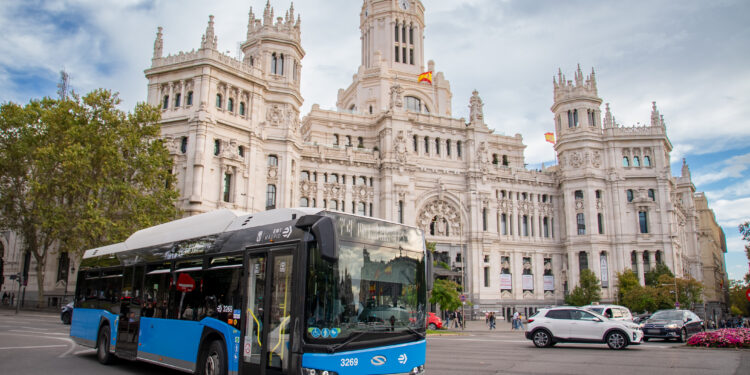 EMT Madrid lanza la mayor licitación de autobuses eléctricos de su historia: 120 unidades para 2026 y 2027