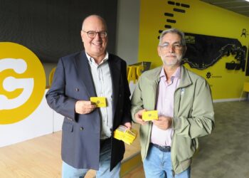 Guaguas Municipales dona 75 bonos a Casa Galicia para apoyar su campaña solidaria