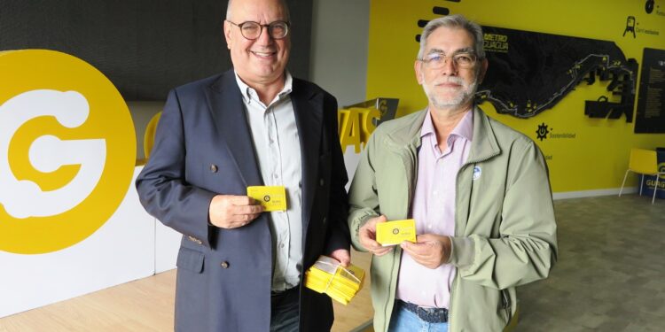 Guaguas Municipales dona 75 bonos a Casa Galicia para apoyar su campaña solidaria