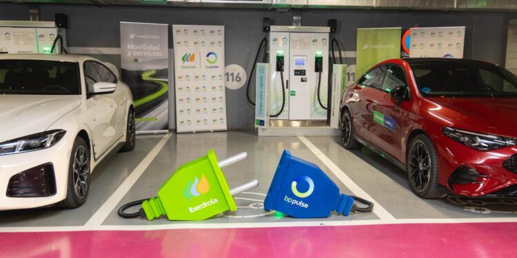 Iberdrola | bp pulse y Vectalia inauguran el mayor hub de recarga en Alicante
