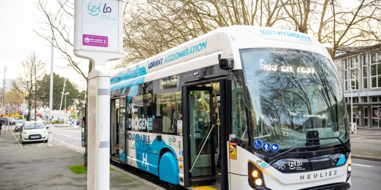 Iveco Bus entrega en Lorient su primer autobús urbano de hidrógeno GX 337 H2 Linium