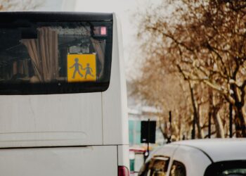 El transporte escolar sevillano reclama agilizar las autorizaciones