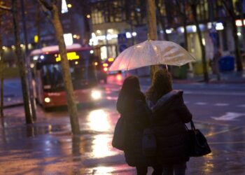 Terrassa incorpora el ‘botón lila’ en el Bus Dnit para actuar ante situaciones de acoso