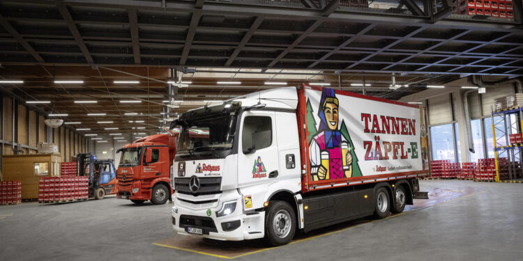 Rothaus lleva el abeto de la Selva Negra a Bruselas con un eActros 600 y demuestra su potencial