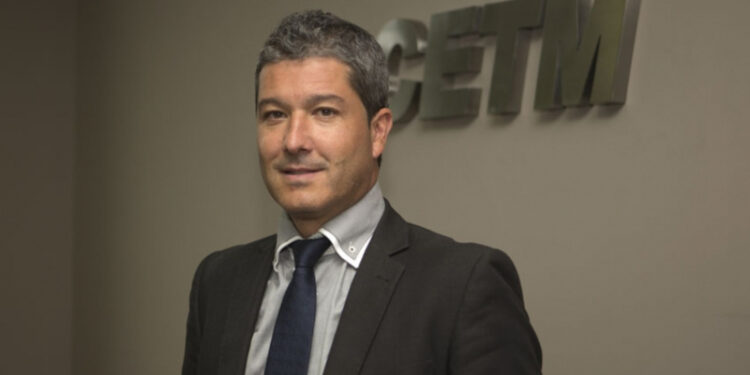 Javier Arnedo reivindica desde Valencia la unidad y el papel estratégico del transporte por carretera