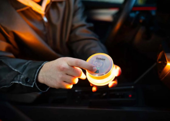 Osram despeja las principales dudas de los conductores ante la obligatoriedad de la baliza V16