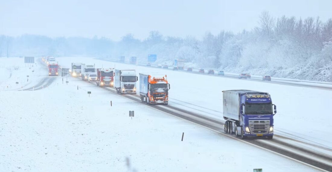 La CETM pide evitar la circulación en zonas con avisos por nieve y reclama responsabilidad a los cargadores