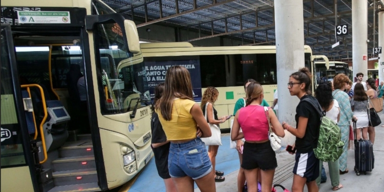 La campaña de vigilancia intensiva refuerza la seguridad del transporte escolar