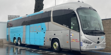 Volvo Buses entrega a Alsa dos nuevos B13R de 15 metros en FITUR 2026