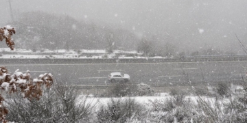 Tráfico pide extremar la precaución y planificar los desplazamientos ante las intensas nevadas