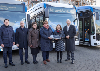 Regensburg acelera la electromovilidad con ocho autobuses articulados eCitaro