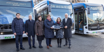 Regensburg acelera la electromovilidad con ocho autobuses articulados eCitaro