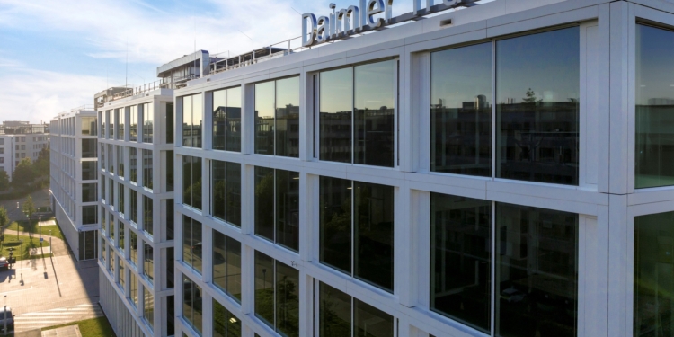 Daimler Truck cierra 2025 con 422.510 unidades vendidas y un fuerte impulso