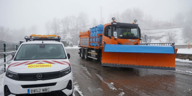 Tráfico pide planificar los viajes ante la llegada de nieve y lluvias por la borrasca Francis