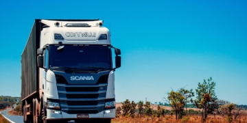 El sector del transporte y la logística moderará su crecimiento en 2026 debido a los aranceles