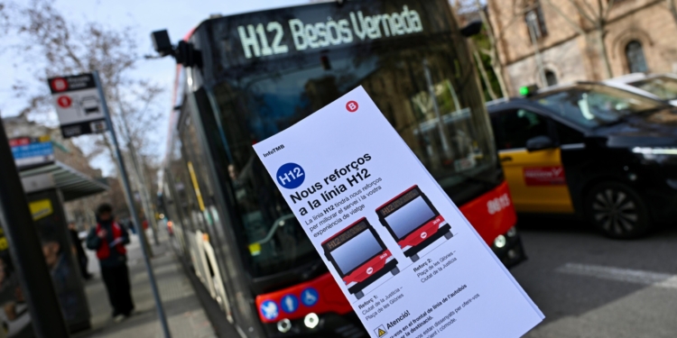Barcelona refuerza la línea H12 con 8 nuevos autobuses para mejorar la frecuencia a 5 min
