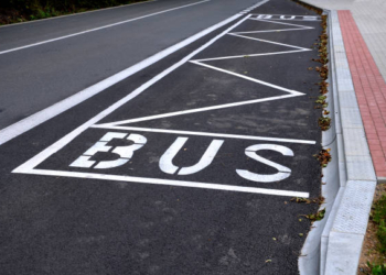 Prioridad del transporte público y los vehículos con alta ocupación en los carriles VAO