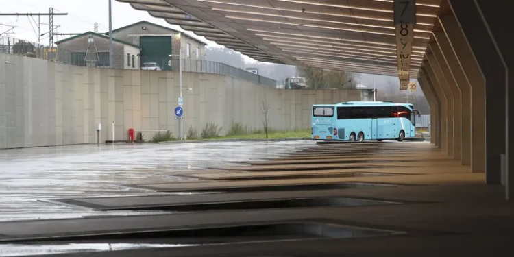 La huelga de autobuses en A Coruña se extiende a otras provincias y afecta a rutas claves