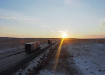 Las federaciones de transportistas cargan contra la DGT por prohibir la circulación de camiones