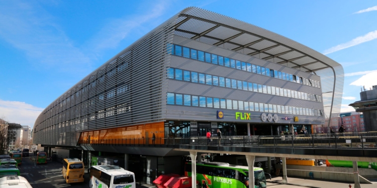 Daimler Buses desplegará estaciones de carga pública de 600 kW