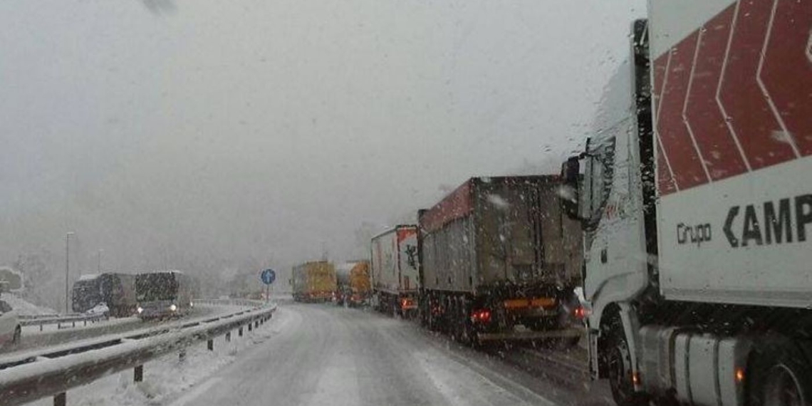 La DGT rechaza convalidar cursos ADR a transportistas afectados por bloqueos por nieve