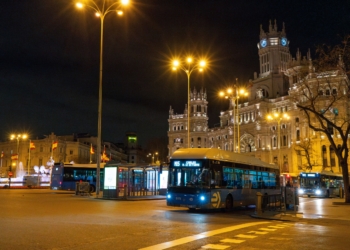 EMT Madrid amplía su red nocturna con la nueva línea N32 destinada al aeropuerto