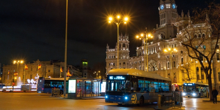 EMT Madrid amplía su red nocturna con la nueva línea N32 destinada al aeropuerto