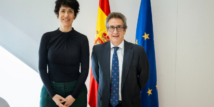 Carmelo González traslada a la ministra de Inclusión la relevancia de la regularización extraordinaria para el transporte por carretera