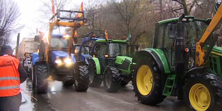 Cáceres se inunda de camiones y tractores en una masiva protesta agraria