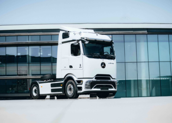 Mercedes-Benz Trucks entrega los primeros eActros 600 eléctricos de larga distancia