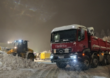 Los Mercedes-Benz Arocs garantizan las operaciones de nieve en la Copa Mundial