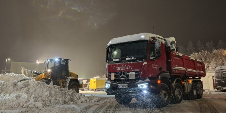 Los Mercedes-Benz Arocs garantizan las operaciones de nieve en la Copa Mundial