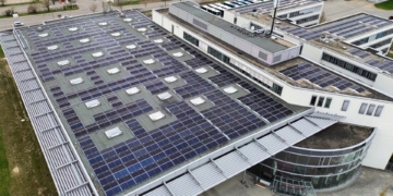 Daimler Buses impulsa la sostenibilidad de su planta con un nuevo sistema fotovoltaico