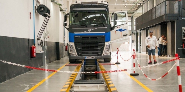 El Ministerio de Industria concede un plazo extraordinario en 2026 para facilitar la homologación de camiones a 44 toneladas en las ITV