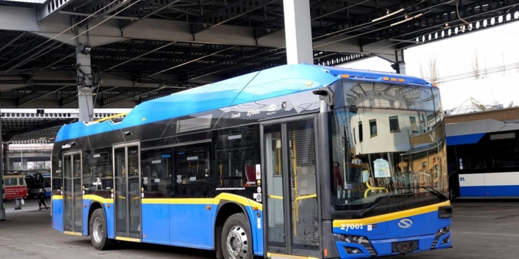 El primer trolebús Solaris para Vancouver inicia pruebas antes de su entrega