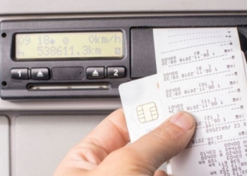 El Ministerio de Trabajo aprobará el nuevo decreto de control digital de jornada sin excluir al transporte por carretera