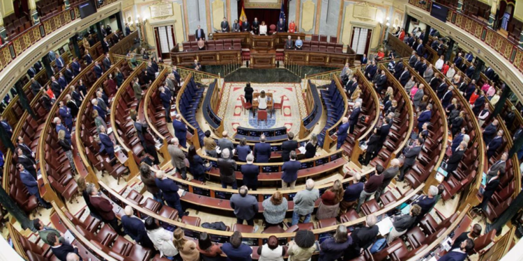 El Congreso impulsa un plan de 12.600 millones para electrificar autobuses y autocares interurbanos