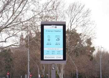 La EMT de Madrid moderniza sus paradas con nuevas pantallas digitales