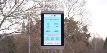 La EMT de Madrid moderniza sus paradas con nuevas pantallas digitales