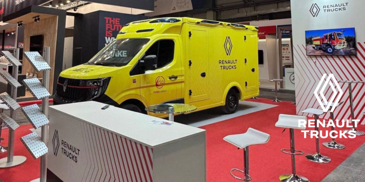 Renault Trucks refuerza su apuesta por el transporte sanitario en Sicur 2026