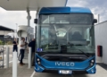 Iveco Group cerró 2025 con ingresos de 13.400 millones y crecimiento en entregas de autobuses