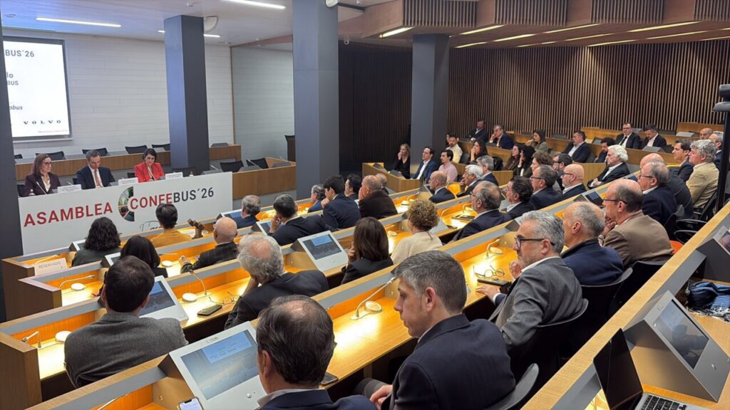 Asamblea General de Confebus con representantes del sector del transporte