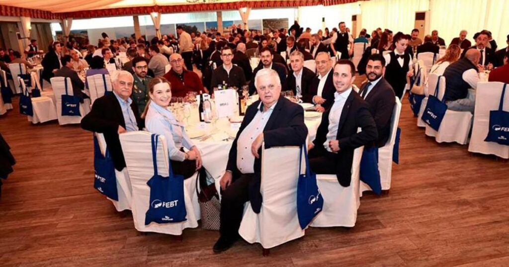 Asamblea general de la FEBT con profesionales del transporte en Baleares