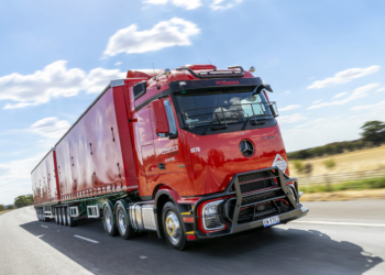 Ron Finemore Transport recibe el primer Mercedes-Benz Actros L con ProCabin