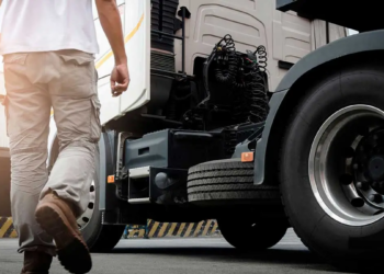 Conetrans denuncia la adquisición irregular de carnets y títulos de competencia en el transporte por carretera