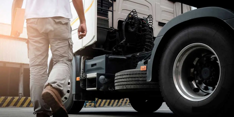 Conetrans denuncia la adquisición irregular de carnets y títulos de competencia en el transporte por carretera