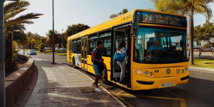Canarias reduce un 56,7% sus matriculaciones de autobuses en febrero