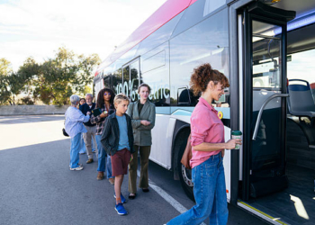 Anetra pide al CNTC actuar ante la licitación de Renfe para crear una empresa de transporte en autobús
