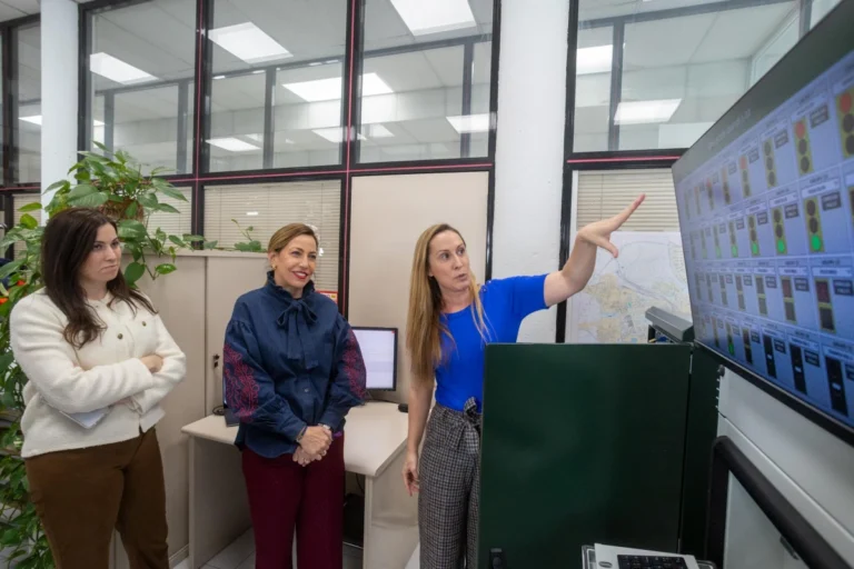 Reunión sobre semáforos inteligentes para autobuses en Zaragoza