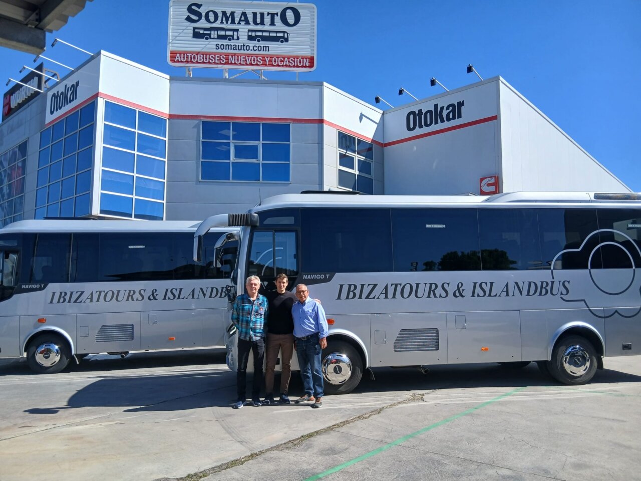 Somauto refuerza su alianza con Ibizatours & Island Bus con la nueva entrega